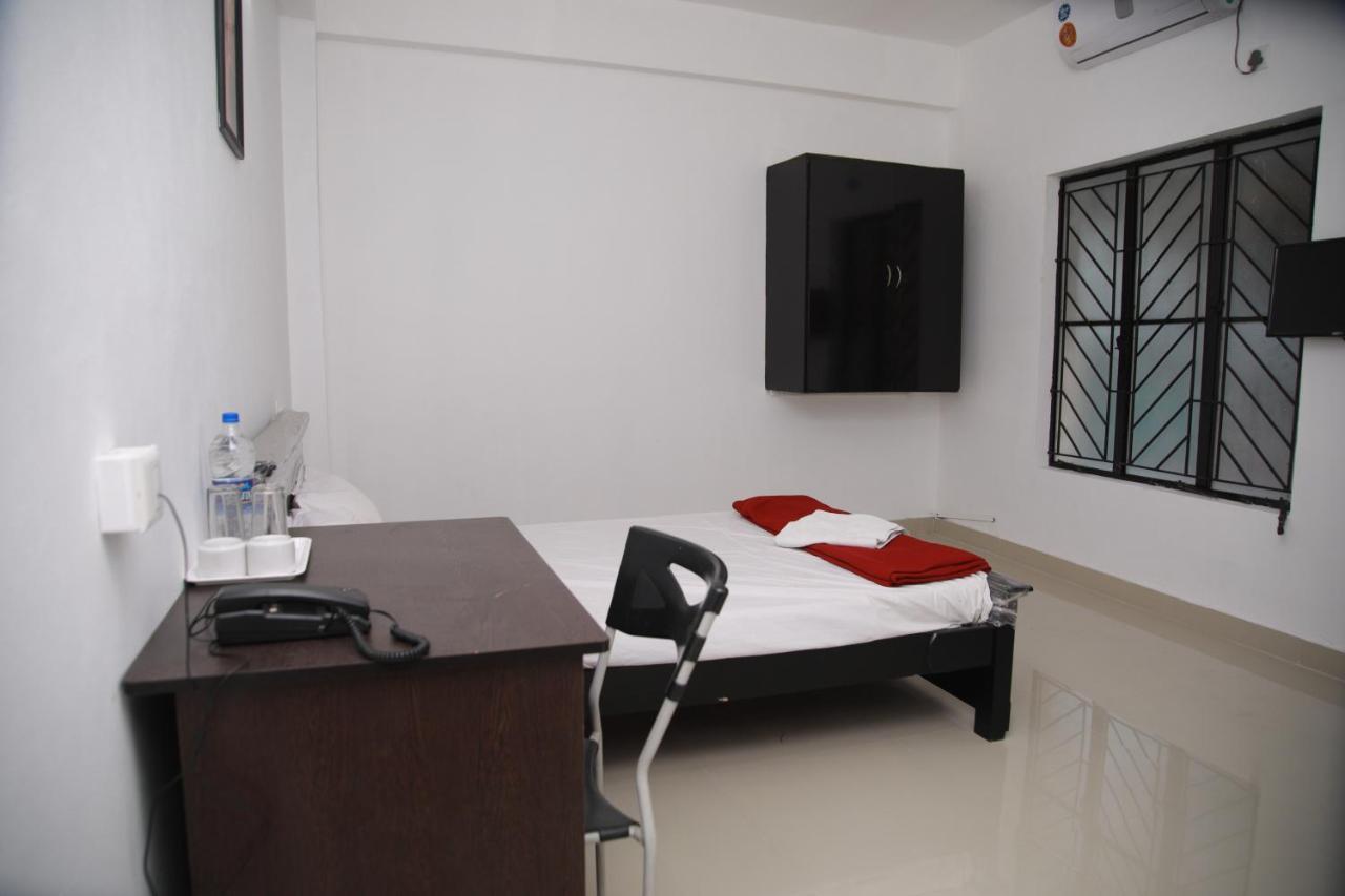Meghna Residency Otel Thiruvananthapuram Dış mekan fotoğraf