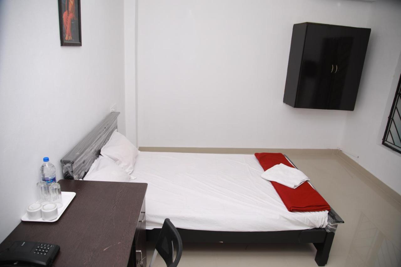 Meghna Residency Otel Thiruvananthapuram Dış mekan fotoğraf