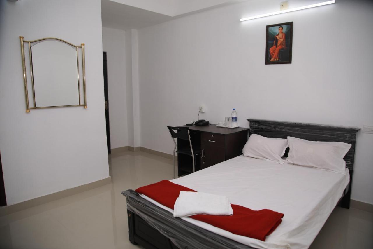 Meghna Residency Otel Thiruvananthapuram Dış mekan fotoğraf