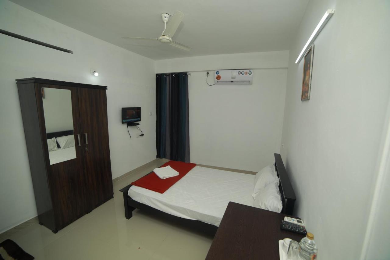 Meghna Residency Otel Thiruvananthapuram Dış mekan fotoğraf