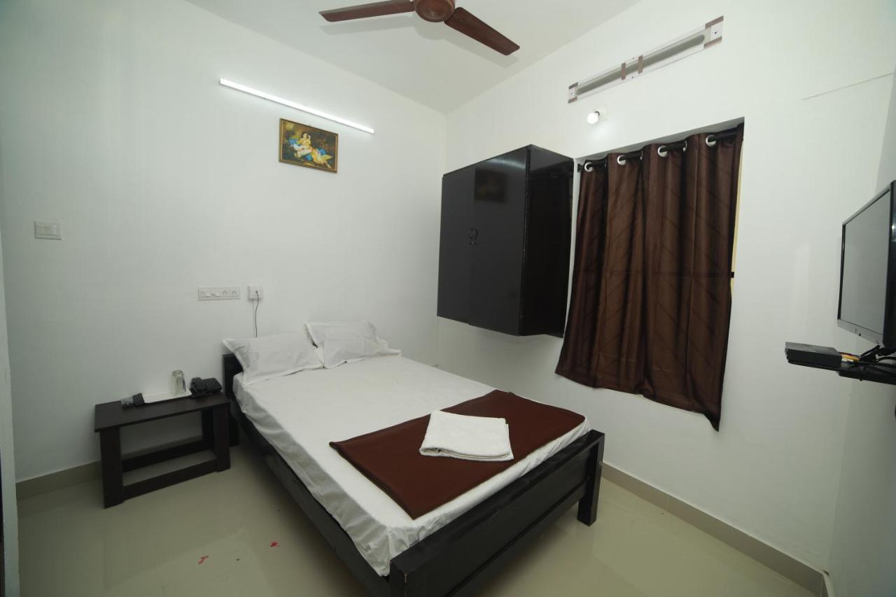 Meghna Residency Otel Thiruvananthapuram Dış mekan fotoğraf