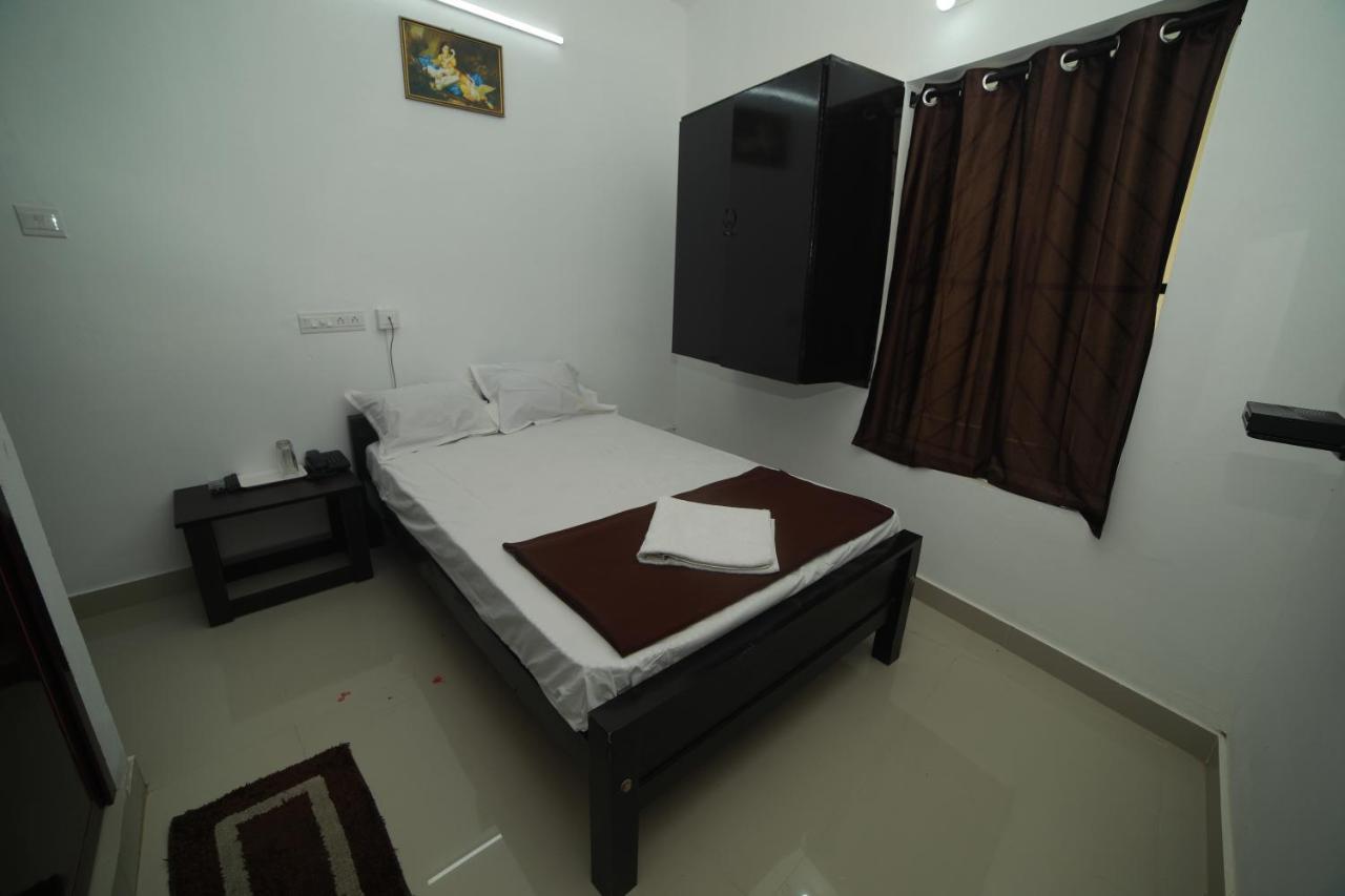 Meghna Residency Otel Thiruvananthapuram Dış mekan fotoğraf