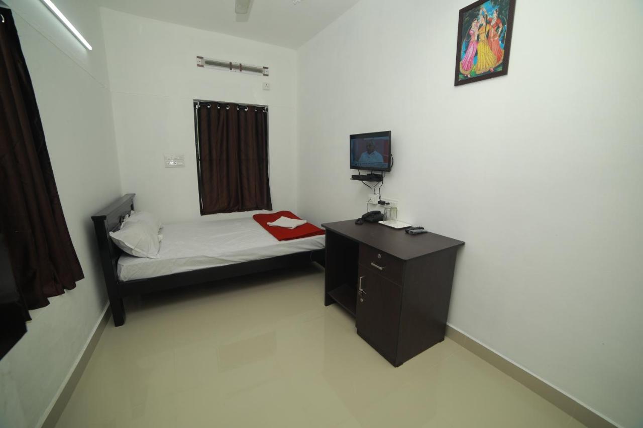 Meghna Residency Otel Thiruvananthapuram Dış mekan fotoğraf