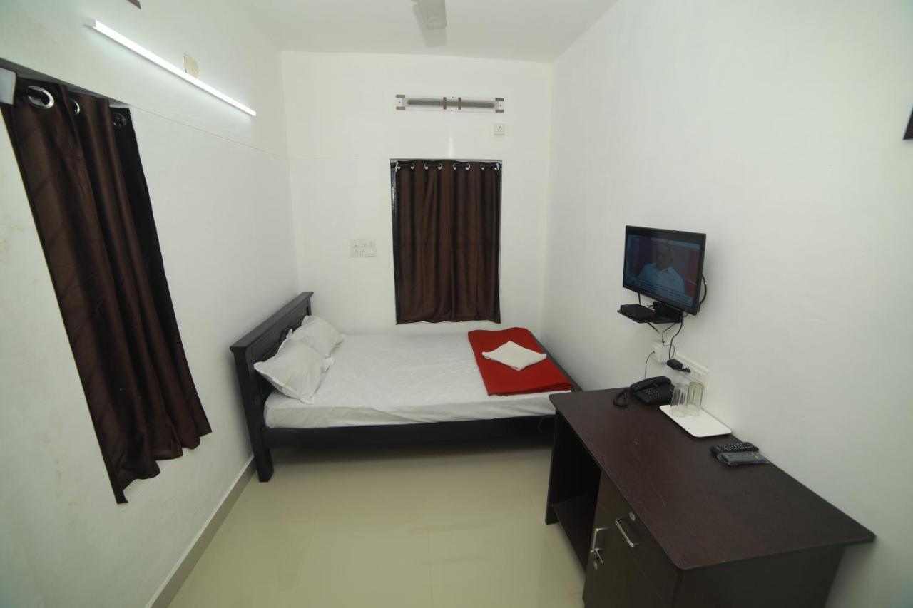 Meghna Residency Otel Thiruvananthapuram Dış mekan fotoğraf