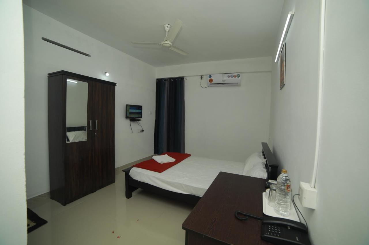 Meghna Residency Otel Thiruvananthapuram Dış mekan fotoğraf