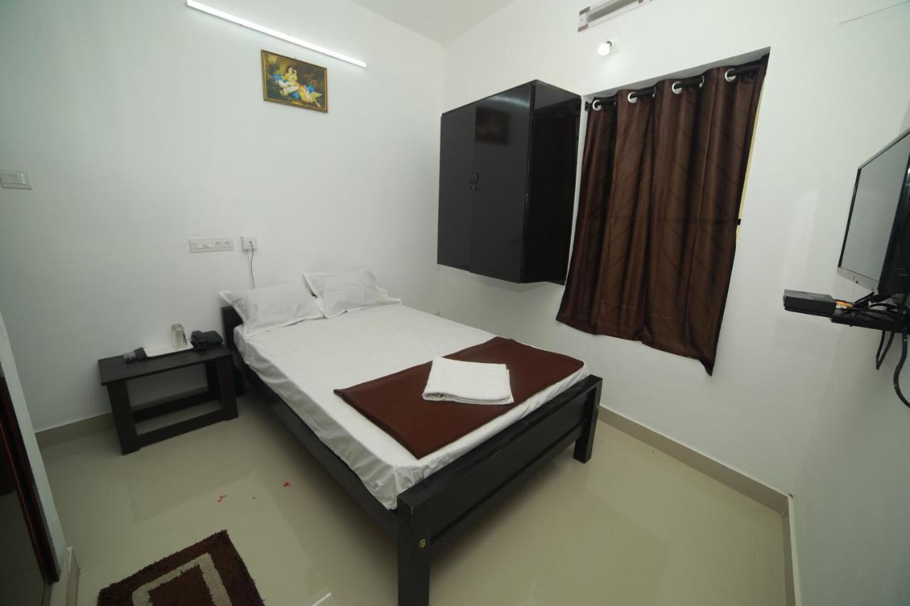 Meghna Residency Otel Thiruvananthapuram Dış mekan fotoğraf