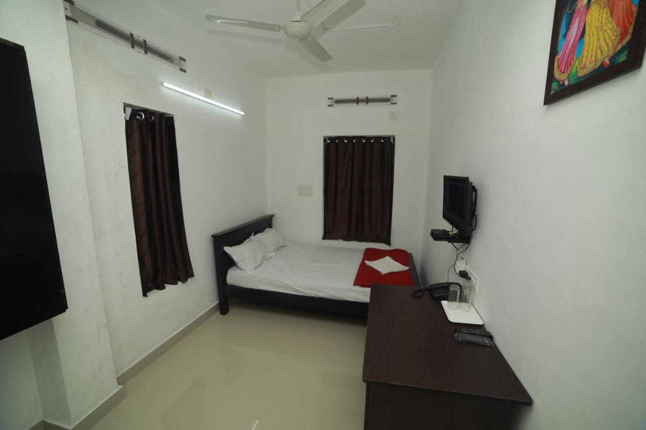 Meghna Residency Otel Thiruvananthapuram Dış mekan fotoğraf